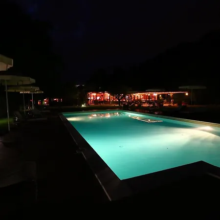 Cozy In With Swimming Pool Tatil Evi Colonnella